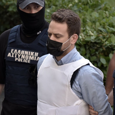 Βρετανικά ΜΜΕ για Γλυκά Νερά: Τα ύποπτα δρομολόγια του Μπάμπη και η ανακάλυψη της Καρολάιν