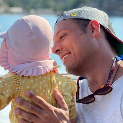 Σάββας Πούμπουρας: Ταξίδι στα Χανιά με την σύζυγο και την κόρη του (pics)