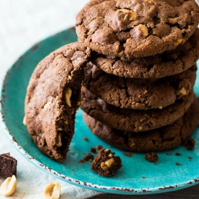 Αυτά τα μπισκότα μπορείς να τα φτιάξεις πανεύκολα και δεν χρειάζονται καν ψήσιμο