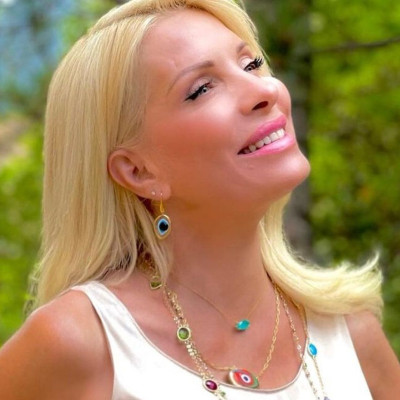 Ελένη Μενεγάκη: Και όμως είναι ακόμα εδώ! Γιατί δεν έφυγε για Άνδρο;