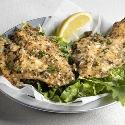 Άκης Πετρετζίκης: Ψάρι πανέ με παρμεζάνα