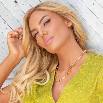 Η Ιωάννα Μαλέσκου ποζάρει με μαγιό και "γκρεμίζει" το instagram!