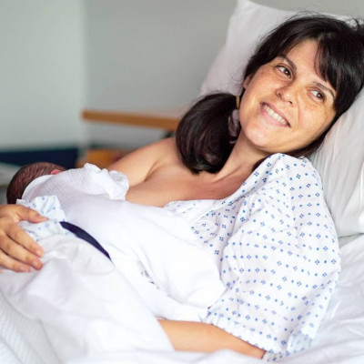 Eυτύχης Μπλέτσας: Η φωτογραφία της γυναίκας του τη στιγμή που θηλάζει τη νεογέννητη κόρη τους