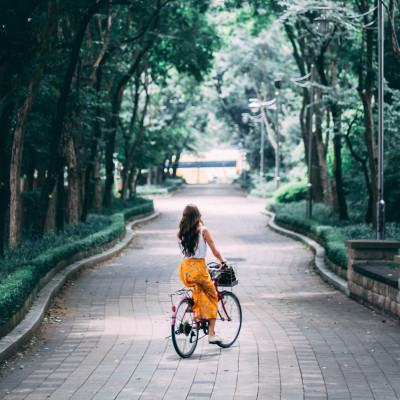5 τρόποι να αντιμετωπίσεις τον καύσωνα για εσένα που βρίσκεσαι ακόμη στην πόλη