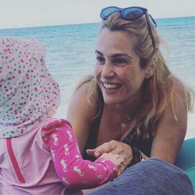 Τζένη Μπότση: Μας έδειξε τη μπομπονιέρα & το βαφτιστικό φόρεμα της κόρης της