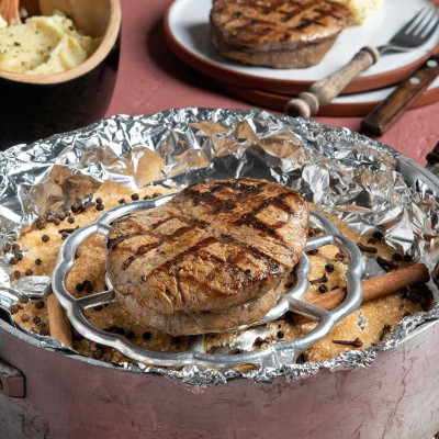 Άκης Πετρετζίκης: Καπνιστό μοσχαρίσιο φιλέτο