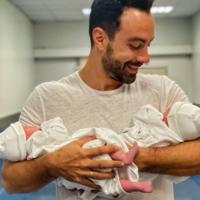 Σάκης Τανιμανίδης: Ανάμεσα σε μπιμπερό και πάνες - Η ξεκαρδιστική ανάρτηση