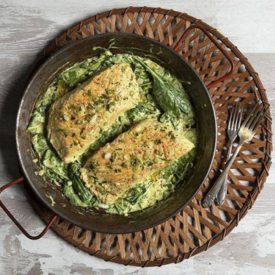 Άκης Πετρετζίκης: Σολομός σε σάλτσα από βούτυρο ghee