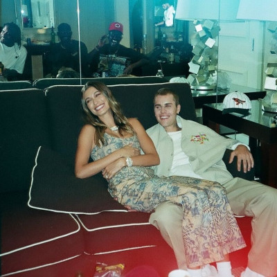 Hailey Bieber: Σπάει τη σιωπή της μετά το επίμαχο βίντεο με τον Justin να της «φωνάζει»