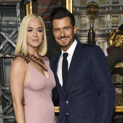 Τι άλλο θα δούμε! Η πρώην και η νυν του Orlando Bloom κάνουν μαζί yoga (video)