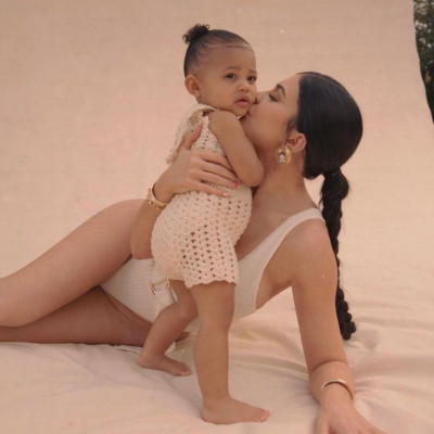 Η Stormi έκανε το πιο χαριτωμένο κάμεο σε επεισόδιο για την νέα σειρά της μητέρας της στο YouTube