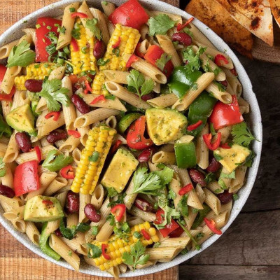 Άκης Πετρετζίκης: Healthy μεξικάνικη σαλάτα ζυμαρικών (high protein)