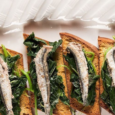 Άκης Πετρετζίκης: Γαύρος σκορδάτος