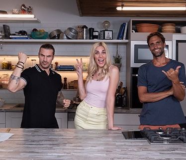 H Samsung Electronics Hellas και ο Άκης Πετρετζίκης  αποκαλύπτουν το νέο μυστικό στην κουζίνα