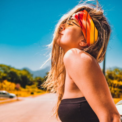 Μαντήλι στα μαλλιά: 5 τρόποι να υιοθετήσεις το πιο hot hair trend του καλοκαιριού