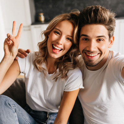 10 ενδείξεις που φανερώνουν ότι σε αγαπάει πραγματικά