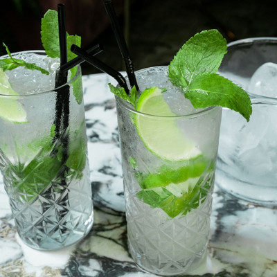 Τα 12 αλκοολούχα ποτά με τις λιγότερες θερμίδες (video)