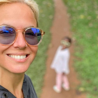 Χριστίνα Κοντοβά: Μας δείχνει πώς είναι το σπίτι της στην Ουγκάντα όπου ζει με την κόρη που υιοθετεί