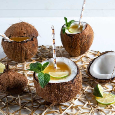 Άκης Πετρετζίκης: Fruit punch καρύδα