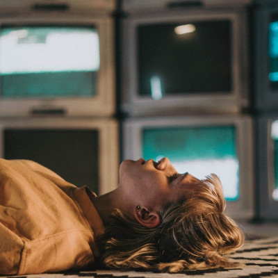 Μια ωδή στα κορυφαία fashion icons της ελληνικής τηλεόρασης