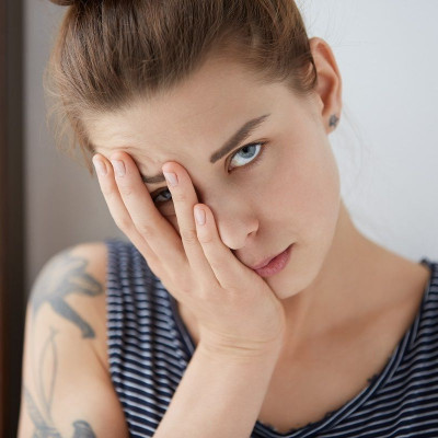 Γιατί πρέπει να κλείνεις τα αυτιά σου κάθε φορά που σε ρωτάνε «μήπως είσαι πολύ επιλεκτική»