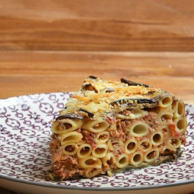 Άκης Πετρετζίκης: Μακαρονόπιτα με μελιτζάνες