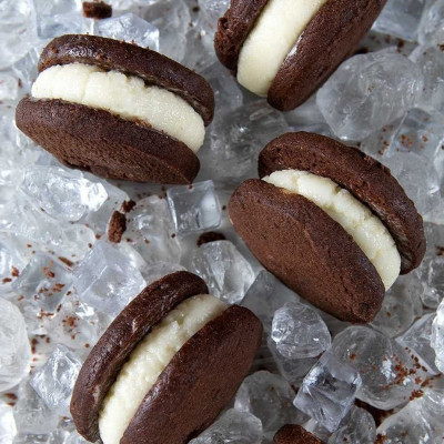 Άκης Πετρετζίκης: Σάντουιτς με παγωτό βανίλια