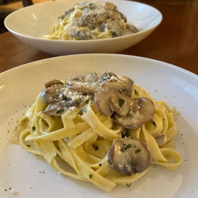 Συνταγή για την απόλυτη κρεμώδη μακαρονάδα με μανιτάρια και παρμεζάνα