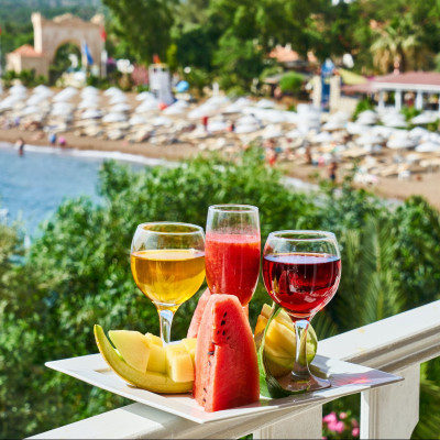 Δροσιστικά mocktails από την ειδικό για τα βράδια των διακοπών με τις κολλητές