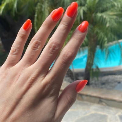 Neon mani: Η Selena Gomez το τόλμησε- Ώρα να το δοκιμάσεις κι εσύ!