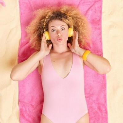 Πάμε παραλία! 5+1 τραγούδια που θα ακούς non stop