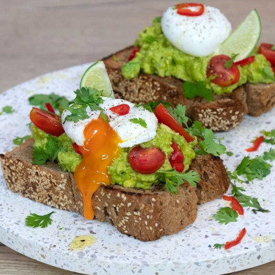 Άκης Πετρετζίκης: Αβοκάντο τοστ