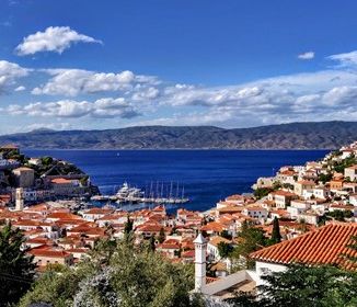 Γιατί να οργανώσεις ένα island hopping στο Σαρωνικό με τις κολλητές σου