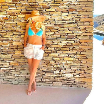 Ελένη Μενεγάκη: Θα εκπλαγείς με τις νέες φώτο της με μαγιό χωρίς ρετούς και φίλτρα!