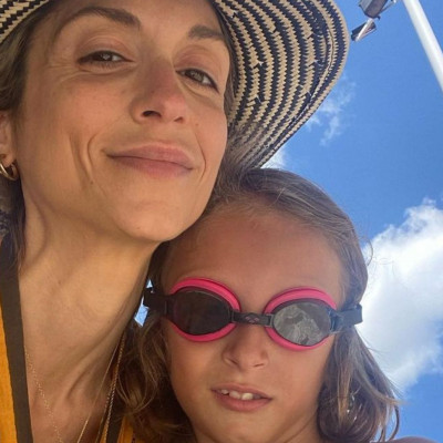 Σοφία Καρβέλα: Οι διακοπές με τους γιους της στη χώρα μας – Δείτε φώτο