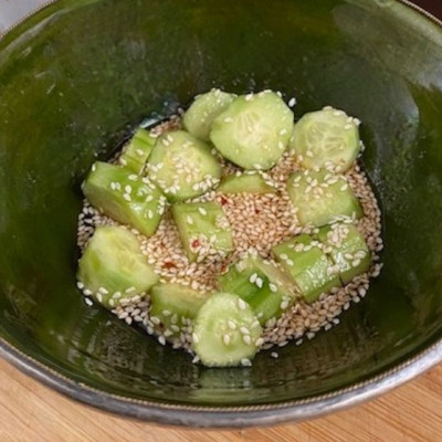 Η απόλυτη δροσερή σαλάτα για το καλοκαίρι είναι Ταϋλανδέζικη