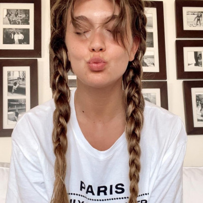 Braid mania! Η Κλέλια Ανδριολάτου με το πιο βολικό χτένισμα του καλοκαιριού-Πώς θα το κάνεις κι εσύ