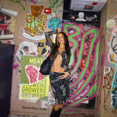 Η Bella Hadid είναι ένα ‘90s girl living in a 2021 world και το αποδεικνύει με το co-ord σύνολό της