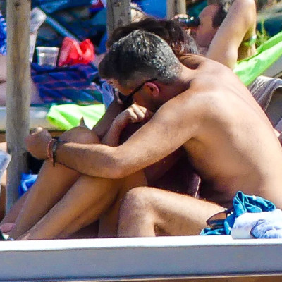 Παιδιά ήρεμα! Σας βλέπουν!