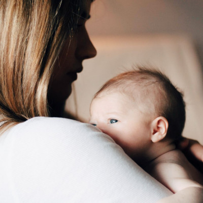 Τα μωρά γεννιούνται για να κάνουν θόρυβο και για να ξυπνούν μέσα στη νύχτα