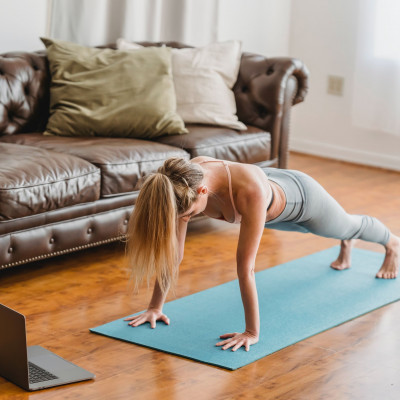 Η μία και μοναδική άσκηση που σφίγγει όλο το κορμί (video)