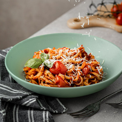 Feta pasta: Πώς θα φτιάξεις τη viral μακαρονάδα του TikTok σε 10 λεπτά (video)