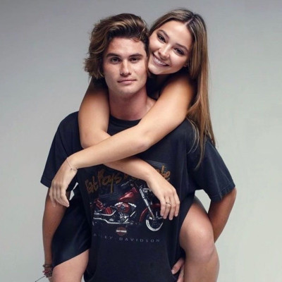 Couple goals! Chase Stokes - Madelyn Cline: Είναι το τέλειο ζευγάρι εντός και εκτός οθόνης