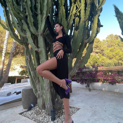 Dua Lipa: Είναι 90's queen και αυτό το outfit της το αποδεικνύει