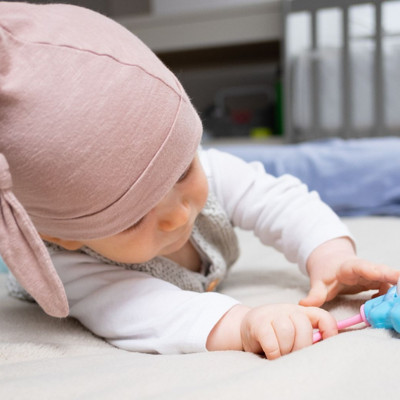 Βρεφικά παιχνίδια: Τρεις λόγοι για να αγοράσετε κουδουνίστρα στο μωρό