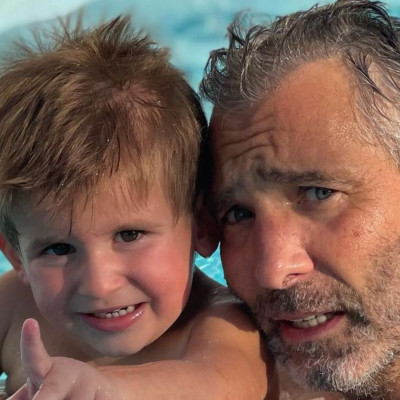 Θοδωρής Αθερίδης: Ποζάρει με την μητέρα του, την κόρη και τον εγγονό του