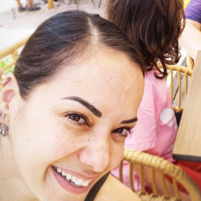 Τρεις γενιές μαζί: Η Κατερίνα Τσάβαλου ποζάρει με τη μητέρα και την κόρη της