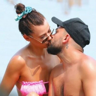 Λάουρα Νάργες – Χρήστος Σαντικάι: Δύο μήνες μαζί - Τα καυτά φιλιά τους στην παραλία