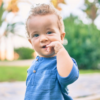 Πώς θα σταματήσει το νήπιο να βάζει αντικείμενα στο στόμα του;