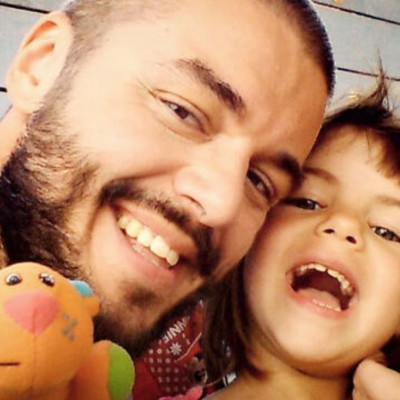 Πέτρος Πολυχρονίδης: Οι σπάνιες φωτογραφίες με τα δύο του παιδιά ( εικόνες)